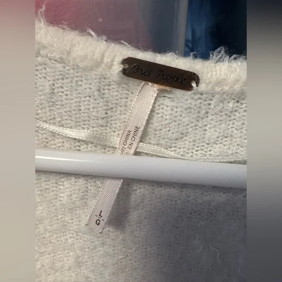 Free People Cream White V Neck Sweater - Large - Picture 2 of 3